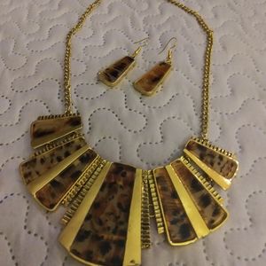 Elegant Animal Print Necklace Set